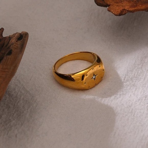 New 18K Gold Plated Diamond Star Signet Ring - Picture 4 of 5